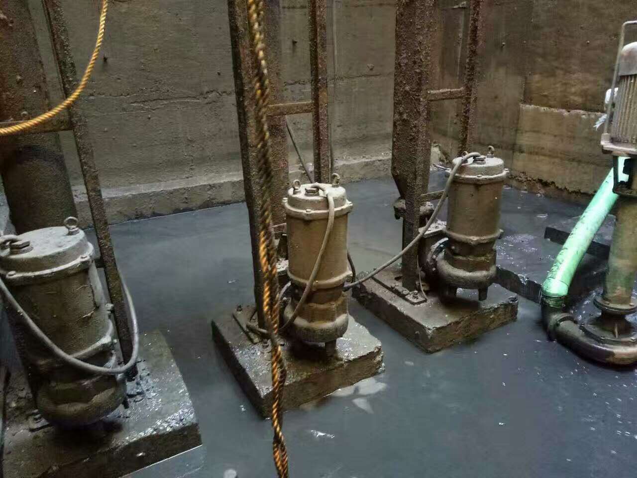 廉江污水池清理