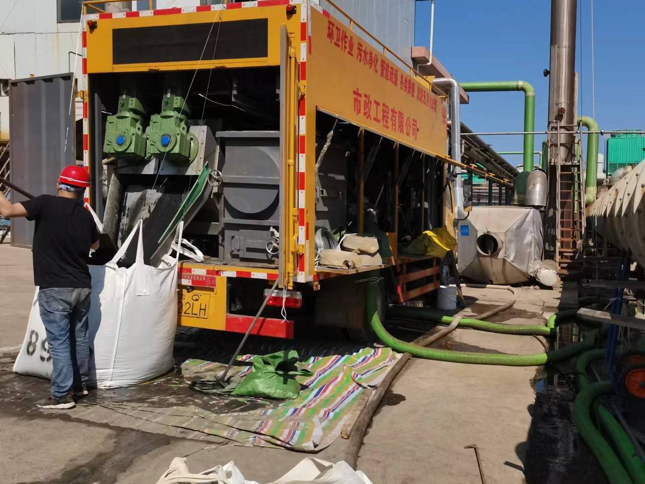 廉江淤泥压干处理