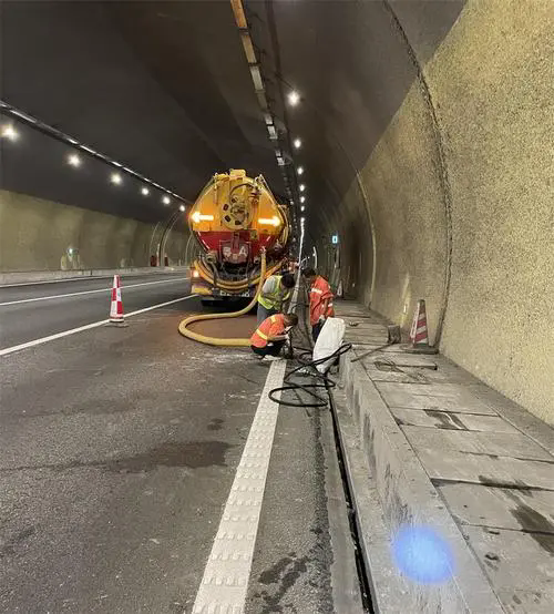 廉江隧道排水渠清淤